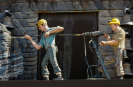 A sculpture of two miners in hard hats working